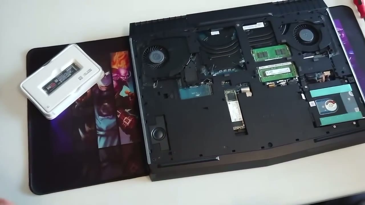 Screenshot — Inside Laptop