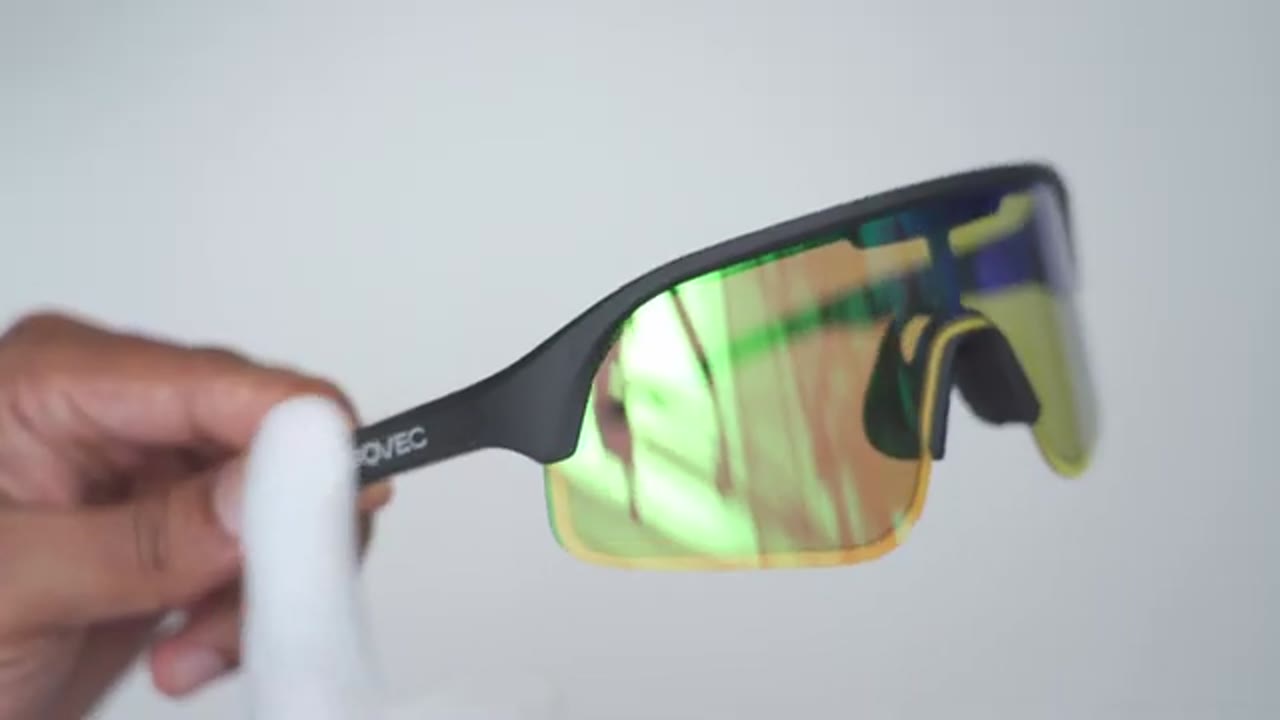 Screenshot — How Do Electrochromic Lenses Work?